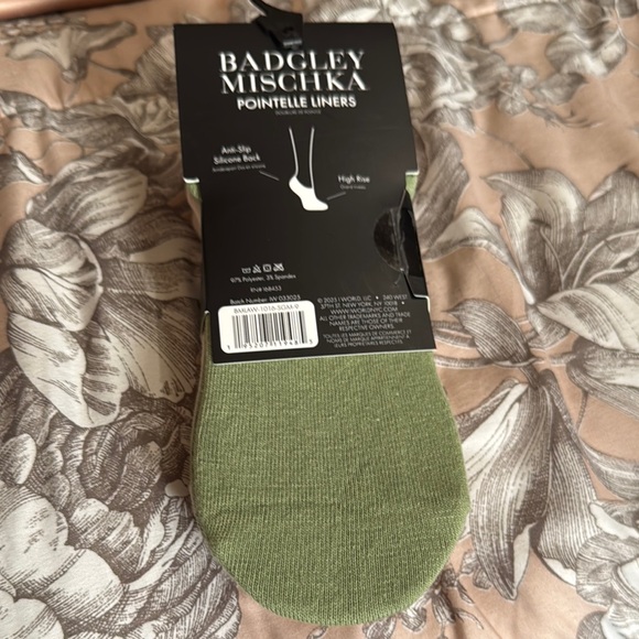 Badgley Mischka Women’s Casual Cream & green Socks. - Picture 3 of 5